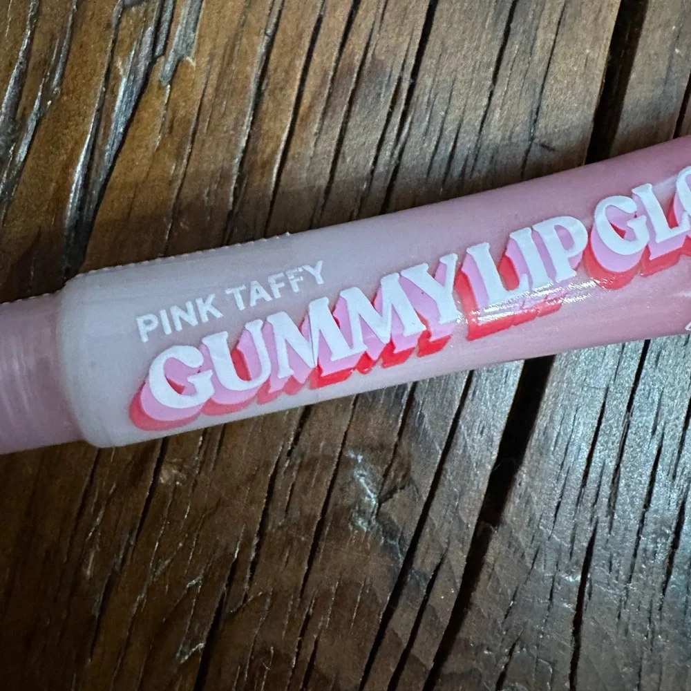PINK Victoria’s Secret Gummy Lip Gloss in Pink Taffy 9.6g/0.34oz